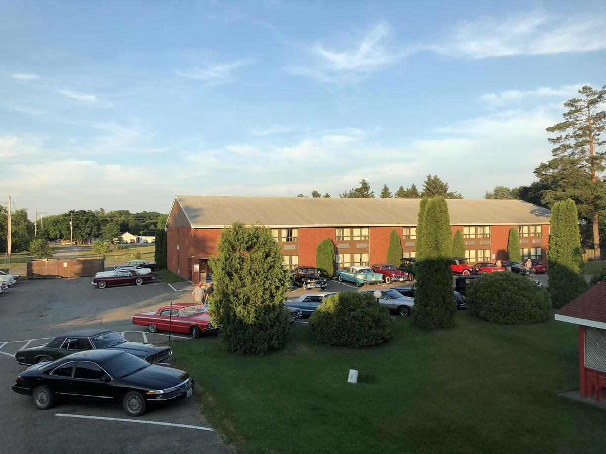 Alliston Red Pine Inn & Conference Centre מראה חיצוני תמונה