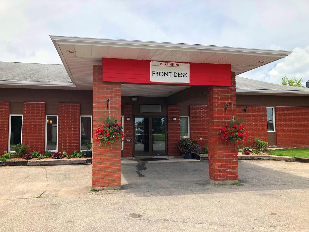 Alliston Red Pine Inn & Conference Centre מראה חיצוני תמונה